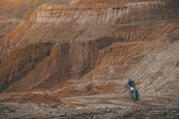 Benelli Leoncino 800 Trail - Šedá