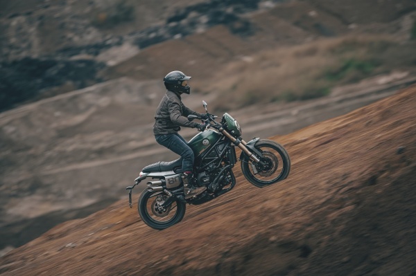 Benelli Leoncino 800 Trail
