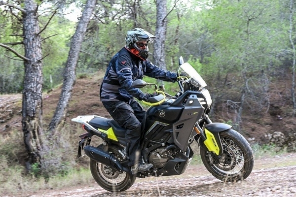 QJMOTOR SVT 650X