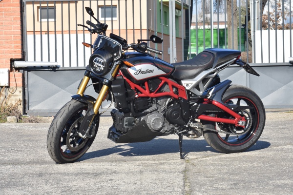 INDIAN FTR CARBON R 2021 - 350.000 Kč