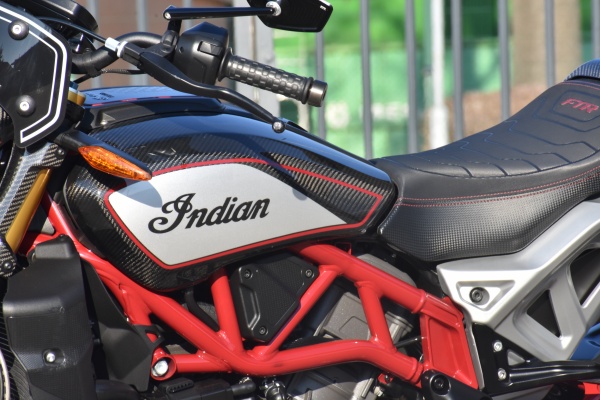 INDIAN FTR CARBON R 2021 - 350.000 Kč