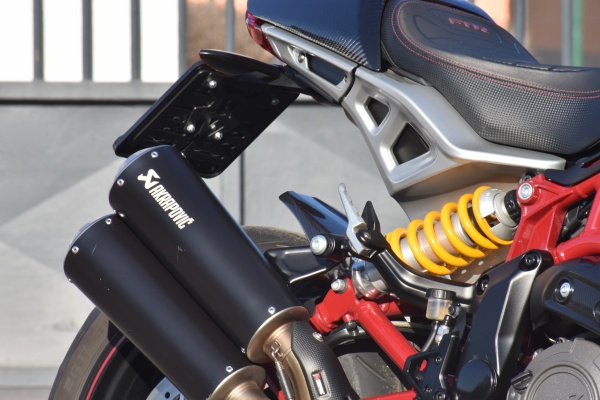 INDIAN FTR CARBON R 2021 - 350.000 Kč