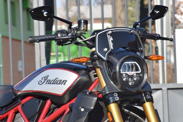 INDIAN FTR CARBON R 2021 - 350.000 Kč