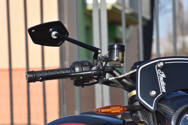 INDIAN FTR CARBON R 2021 - 350.000 Kč