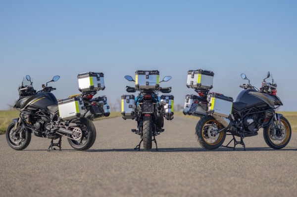 QJMOTOR  SRT 900 SX - NOVINKA NA CESTĚ